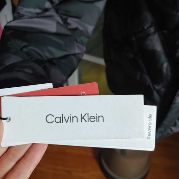 Calvin Klein Reversible Diamond Quilted Jacket - Picture 10 of 10